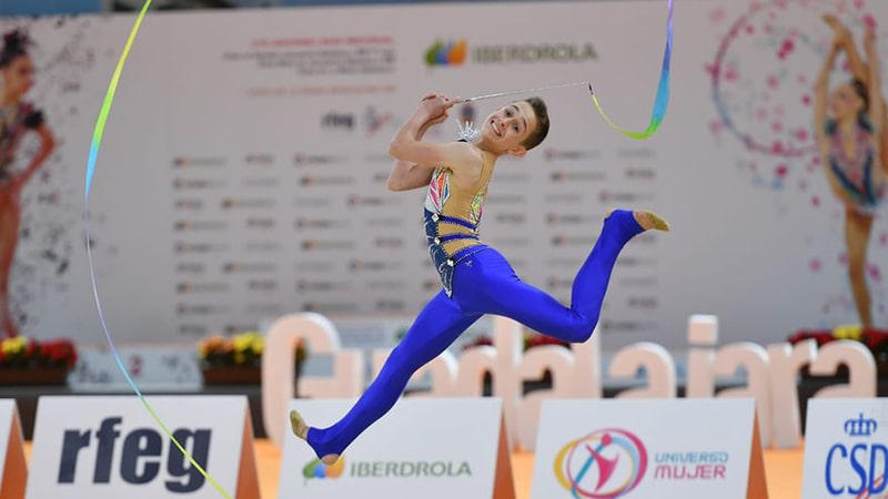 Los hombres podrán competir en gimnasia rítmica